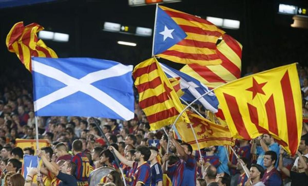 Banderas independentistas en un partido del Barça. Banderas independentistas en un partido del Barça.