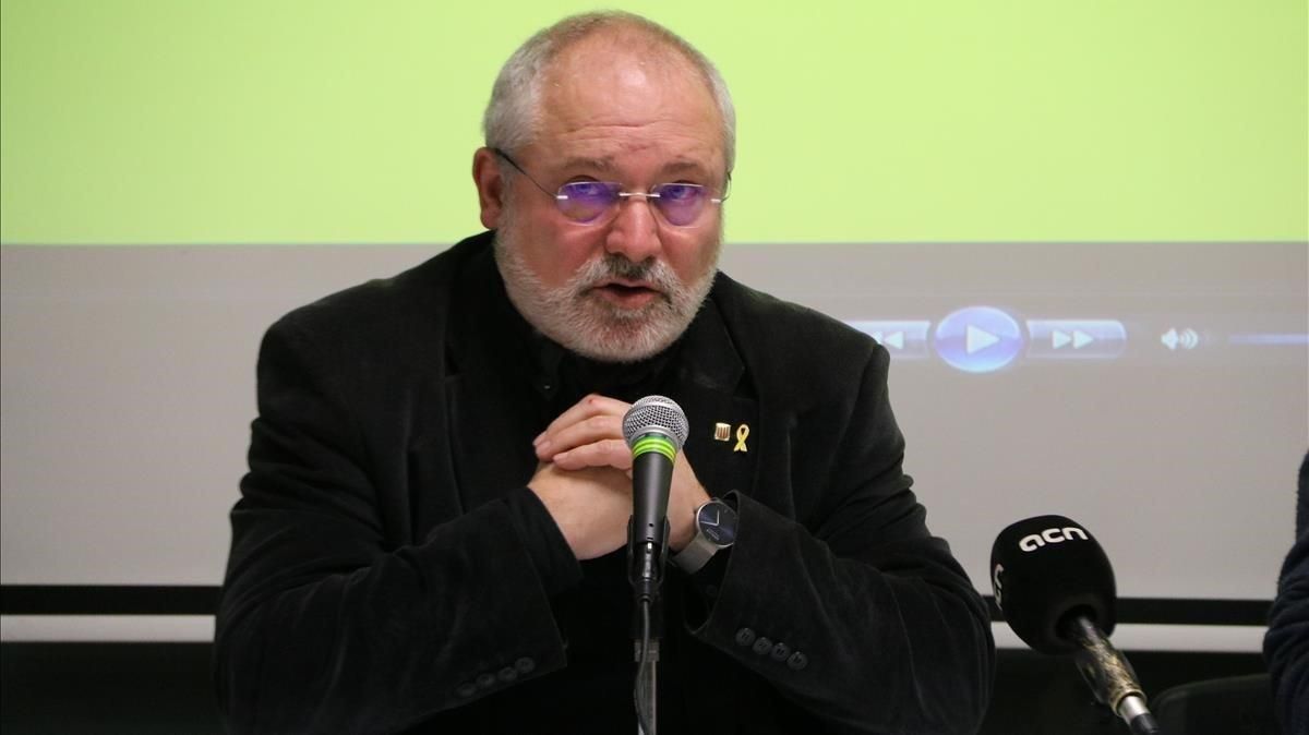 Lluís Puig apareix emocionat en un acte a Perpinyà: "Sentia la necessitat de tornar a trepitjar terres catalanes" Lluís Puig apareix emocionat en un acte a Perpinyà: "Sentia la necessitat de tornar a trepitjar terres catalanes"
