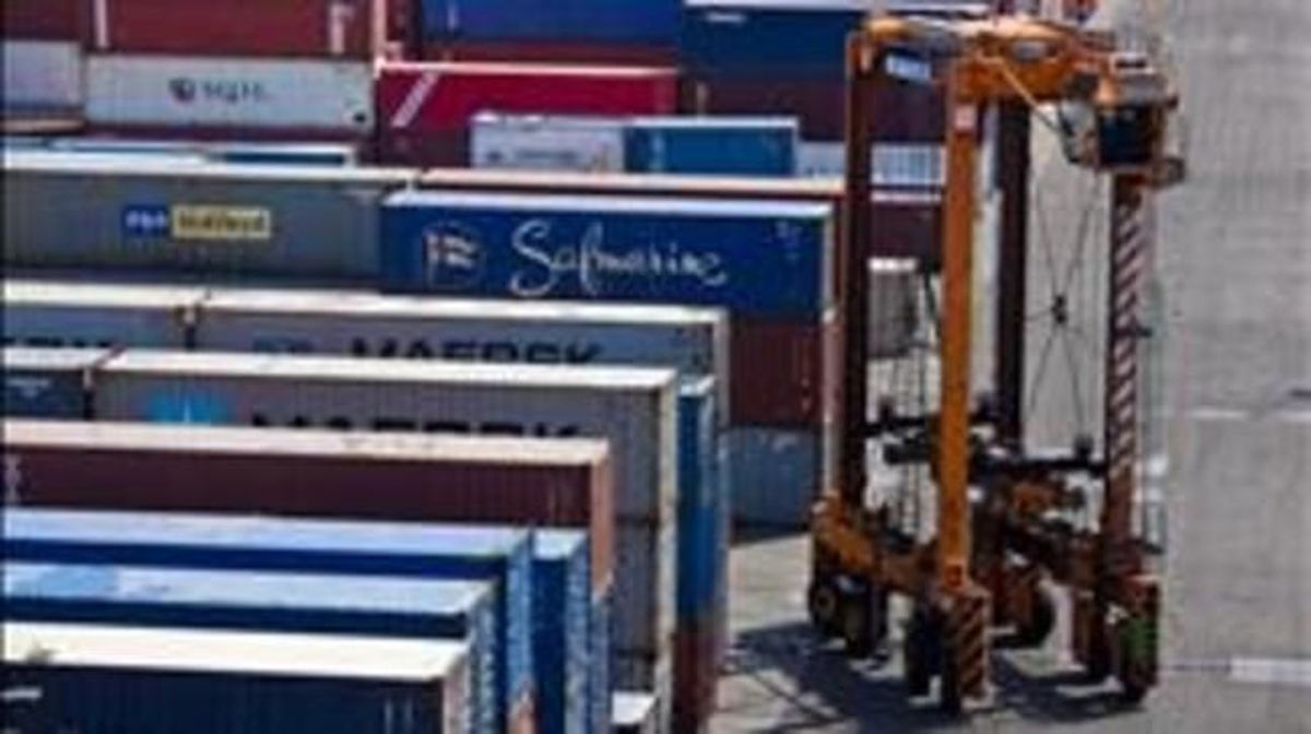 Contenedores en el puerto de Barcelona. Contenedores en el puerto de Barcelona.