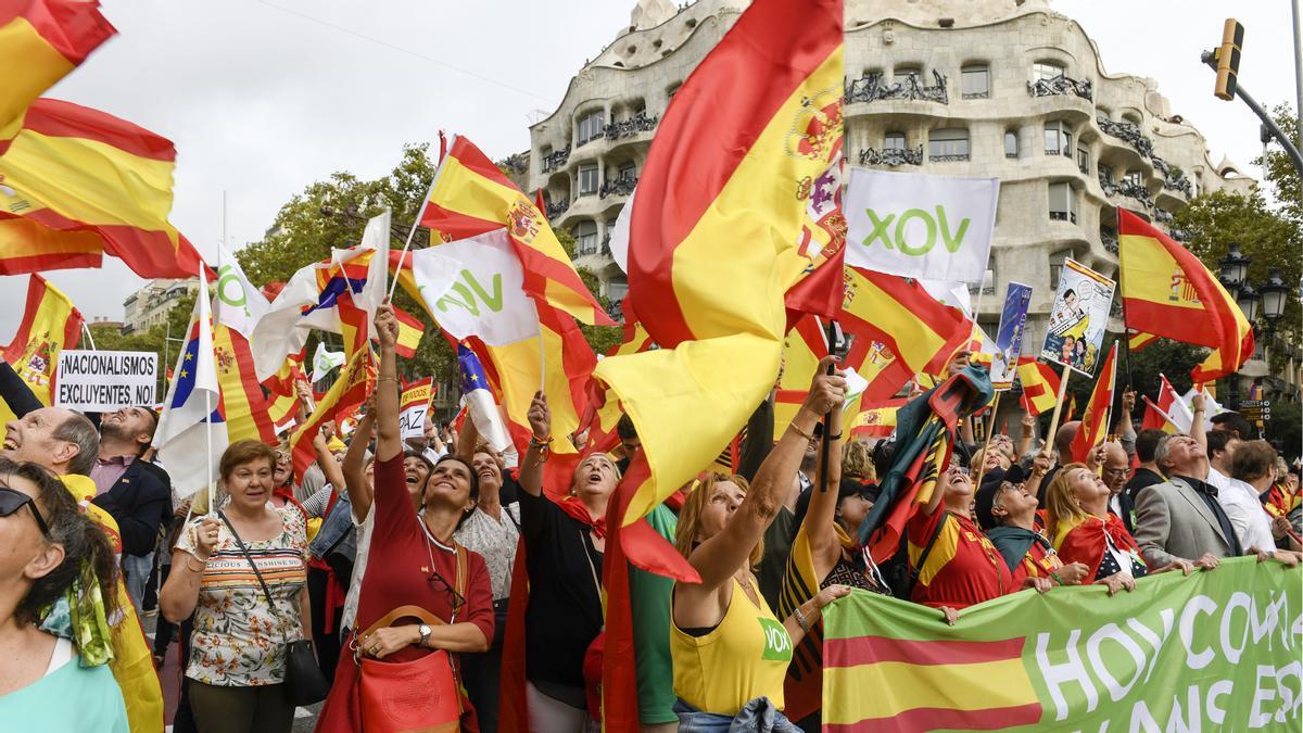Simpatizantes de Vox en una manifestación en Barcelona.