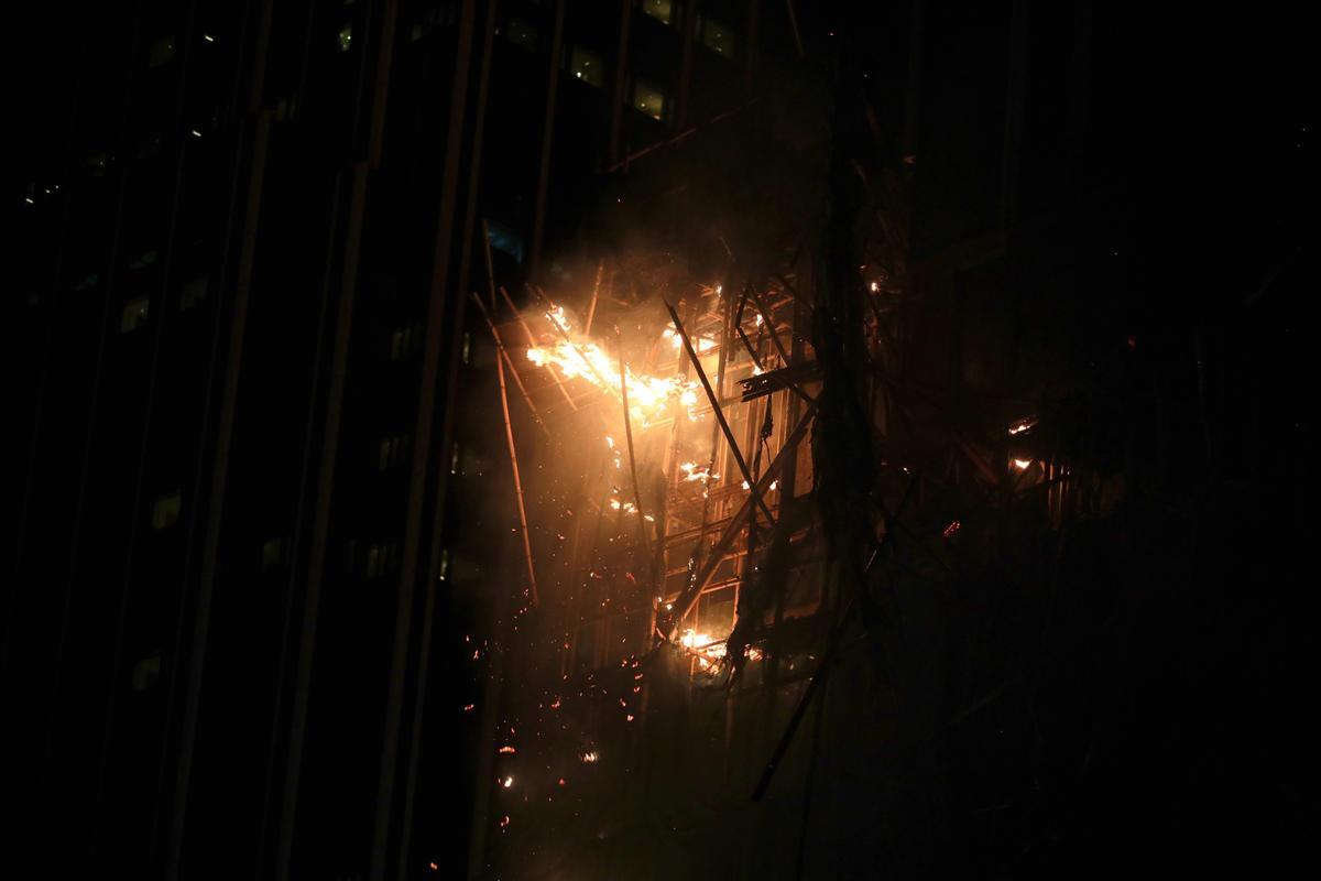 Las llamas devoran una fábrica en China dejando al menos once muertos
