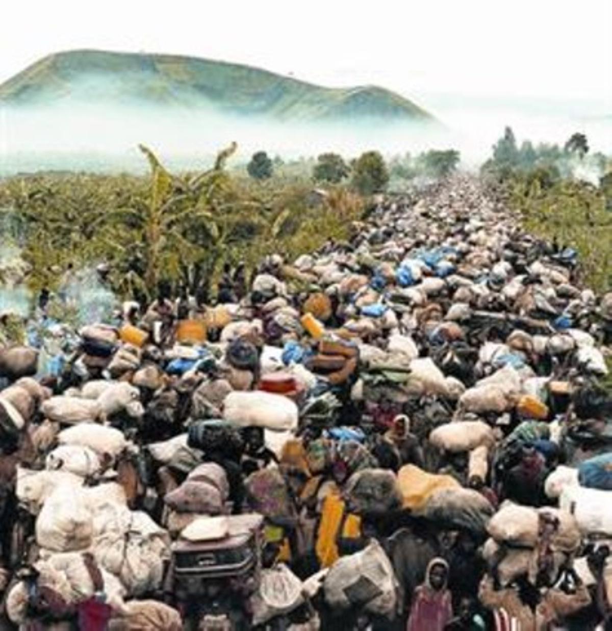 Miles de hutus que huyeron al Zaire fueron obligados a volver a Ruanda en 1996 para ser juzgados por los tutsis que escaparon de las masacres organizadas dos años antes.