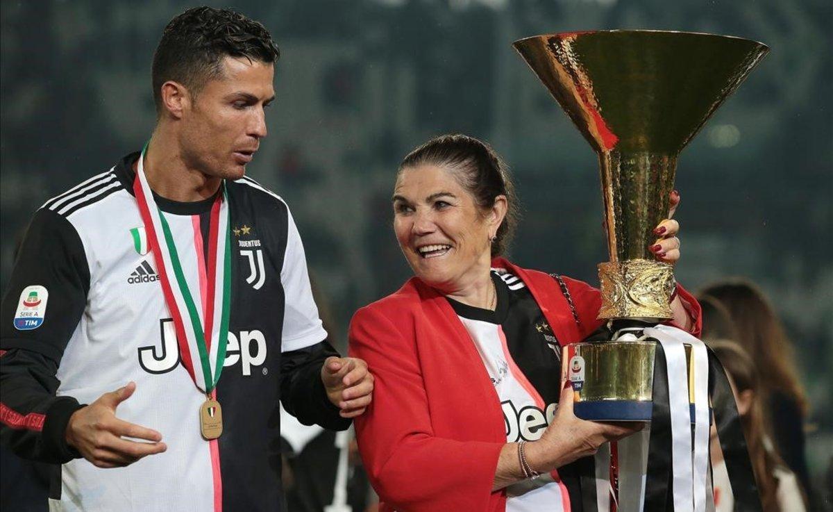 Cristiano Ronaldo junto a su madre, Dolores Aveiro.
