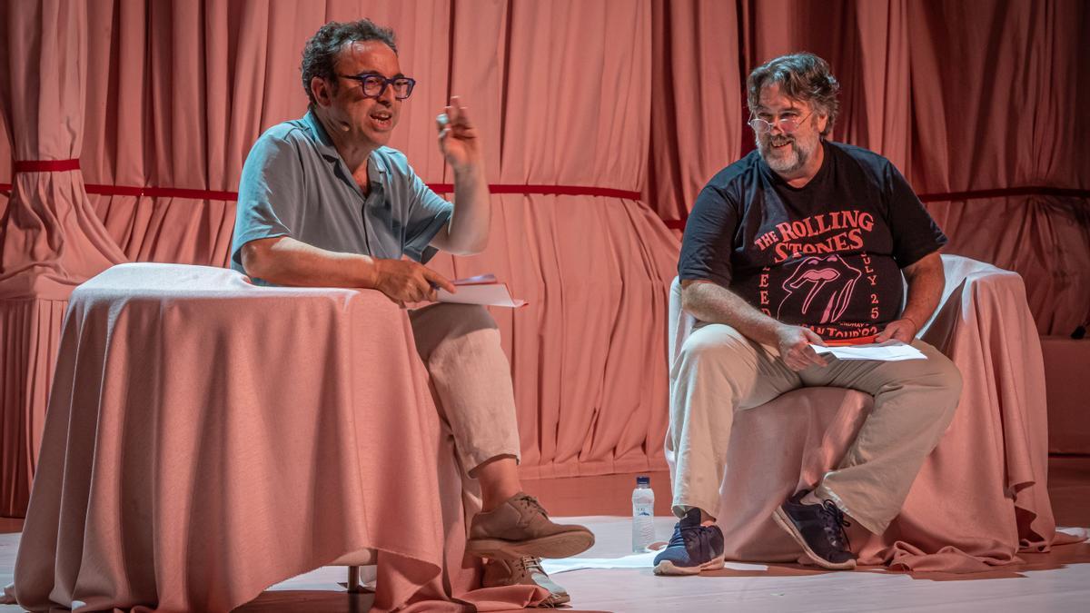 Sergi Belbel y Andrés Lima, en el escenario del Teatre Romea, este lunes. 
