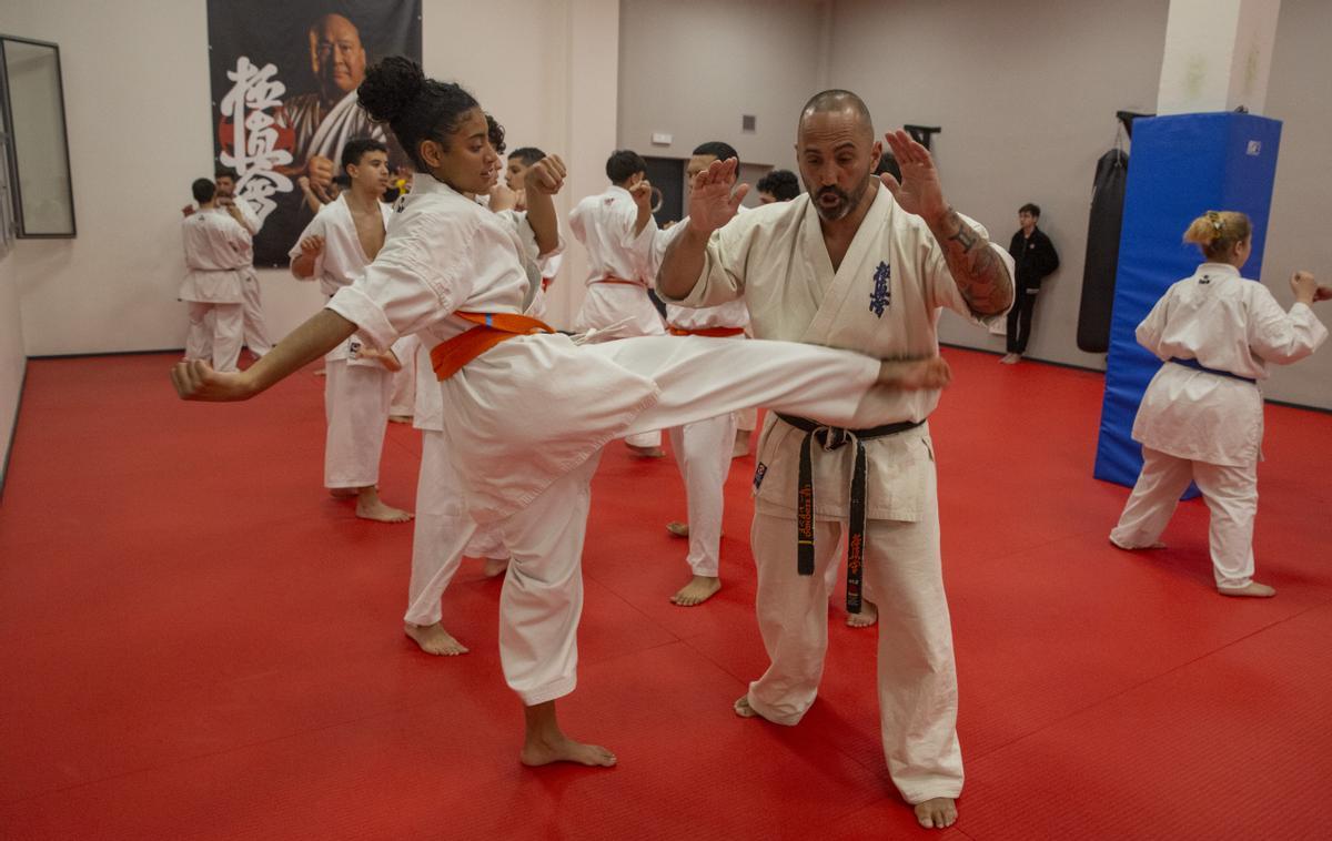 De l’exclusió a la dignitat: així és el karate que dona oportunitats a joves de la perifèria de BCN