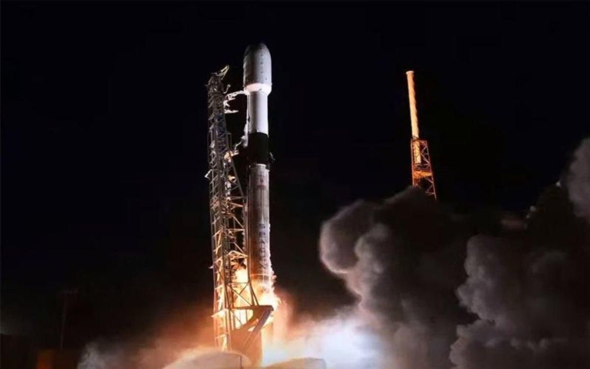 Lanzamiento de satélites de la empresa SpaceX. Lanzamiento de satélites de la empresa SpaceX.