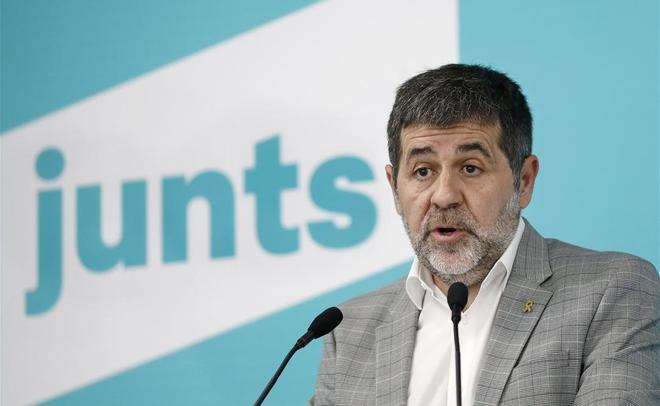 GRAFCAT2556  BARCELONA (ESPANA)  07 05 2021 - El secretario general de JxCat  Jordi Sanchez  durante una rueda de prensa en la sede de JxCat en Barcelona  que ha ofrecido este viernes aprovechando un permiso penitenciario en la que ha dado por hecho este viernes que su partido y ERC podran alcanzar un acuerdo de gobierno  en los proximos dias   porque las conversaciones  avanzan satisfactoriamente  y quedan  pequenos flecos que no representan ningun obstaculo importante  EFE Andreu Dalmau
