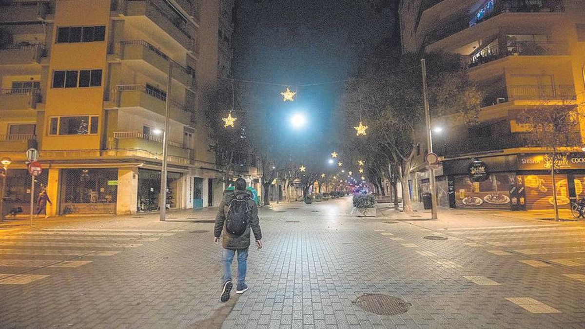 La justicia avala el toque de queda en Baleares tras el fin del estado de alarma La justicia avala el toque de queda en Baleares tras el fin del estado de alarma