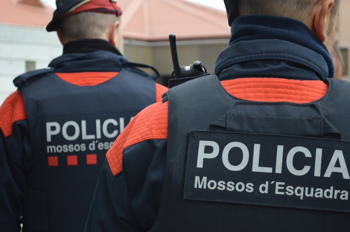 Dos agentes de los Mossos d’Esquadra en una imagen de recurso