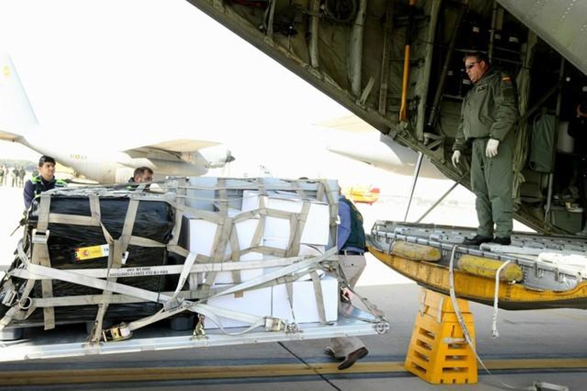 Llegada en avión del tesoro de la fragata Mercedes. Llegada en avión del tesoro de la fragata Mercedes.