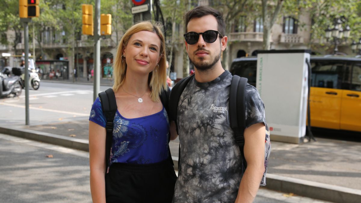 Fabiela Turatti con su pareja Marco en Paseo de Gràcia. Fabiela Turatti con su pareja Marco en Paseo de Gràcia.