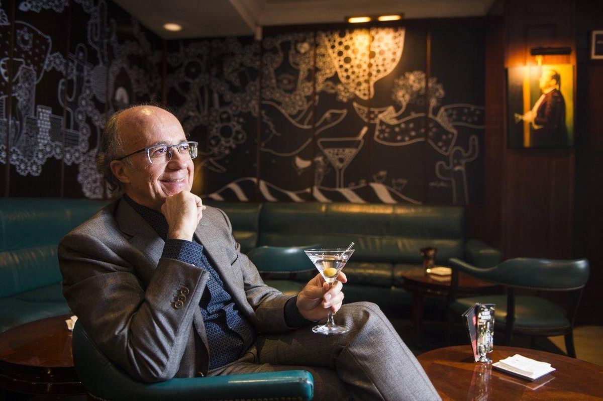 Javier de las Muelas, en Dry Martini, que celebra 40 años. Javier de las Muelas, en Dry Martini, que celebra 40 años.