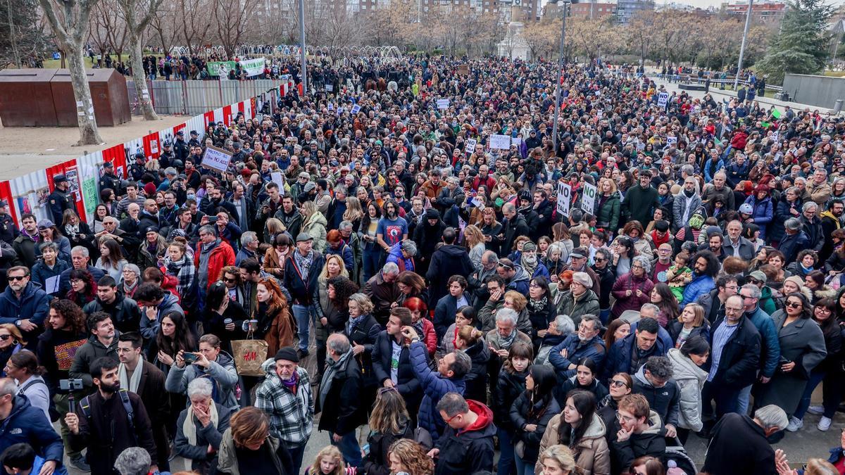 Mil personas rechazan la tala de árboles en Madrid Río por las obras del metro