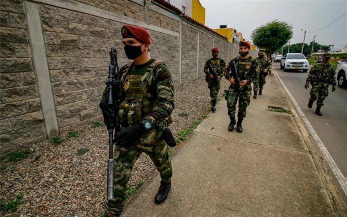El Ejército de Colombia con mascarillas por el coronavirus.