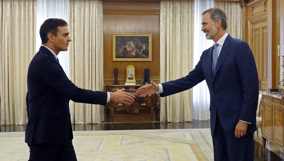 El Rey recibe a Pedro Sánchez en la Zarzuela. El Rey recibe a Pedro Sánchez en la Zarzuela.