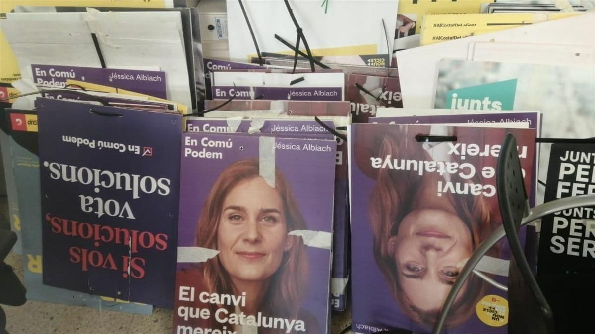 Carteles electorales de diferentes partidos retirados por el Ayuntamiento de Barcelona. Carteles electorales de diferentes partidos retirados por el Ayuntamiento de Barcelona.