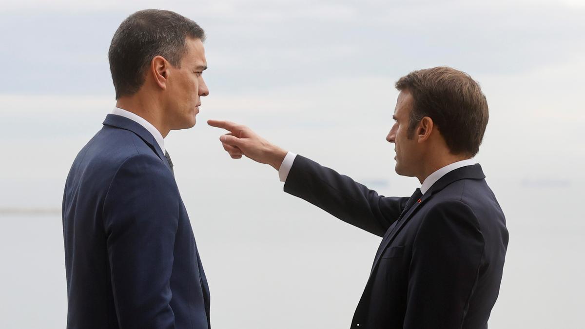 El presidente del Gobierno, Pedro Sánchez, y el presidente de la República Francesa, Emmanuel Macron.