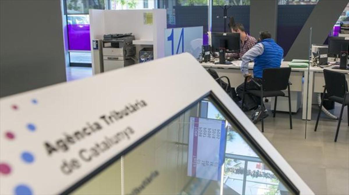 Oficinas de la Agència Tributària de Catalunya en el paseo de la Zona Franca de Barcelona. Oficinas de la Agència Tributària de Catalunya en el paseo de la Zona Franca de Barcelona.
