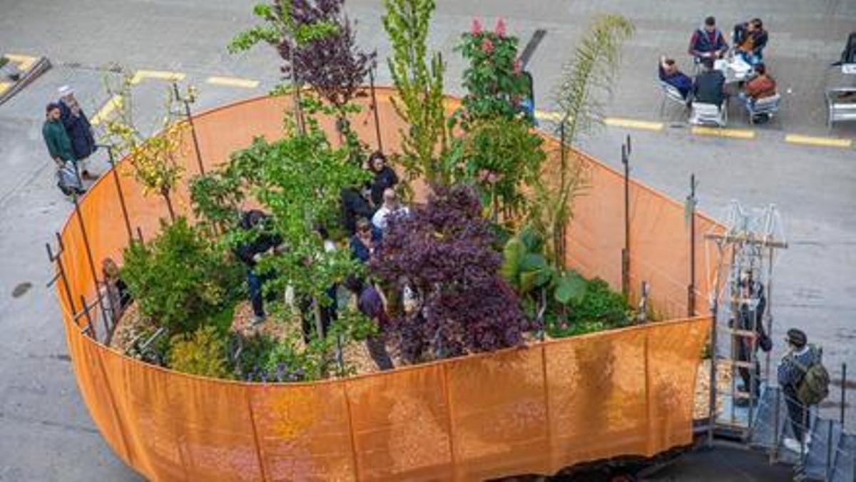 ’L’arca de convivència’, una instalación del festival Model de 2022, en la losa de la ronda de Sant Antoni. ’L’arca de convivència’, una instalación del festival Model de 2022, en la losa de la ronda de Sant Antoni.