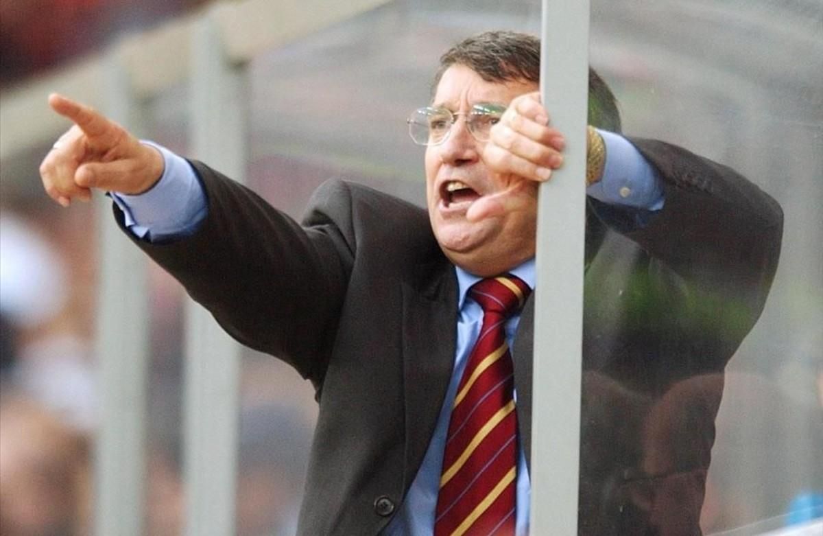 Graham Taylor, en 2002, cuando ejercía como entrenador del Aston Villa. Graham Taylor, en 2002, cuando ejercía como entrenador del Aston Villa.