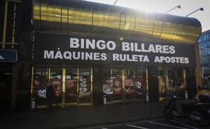Fachada del Bingo Billares, en la Gran Via.