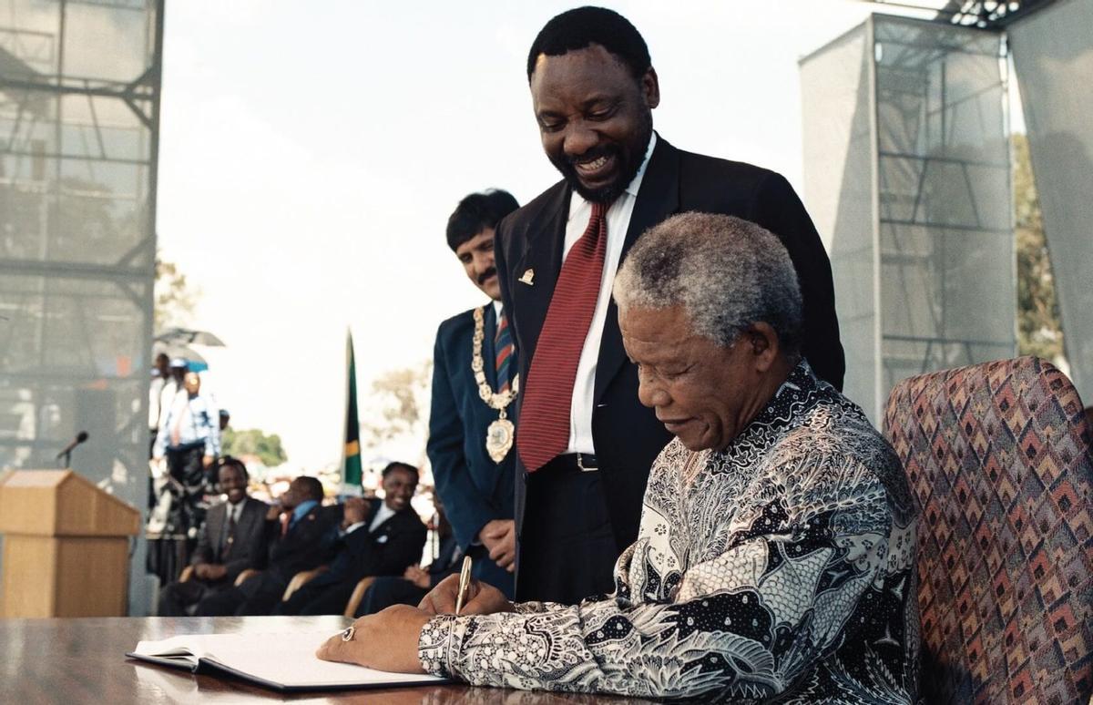 25 anys de la Constitució que va canviar Sud-àfrica I + Història