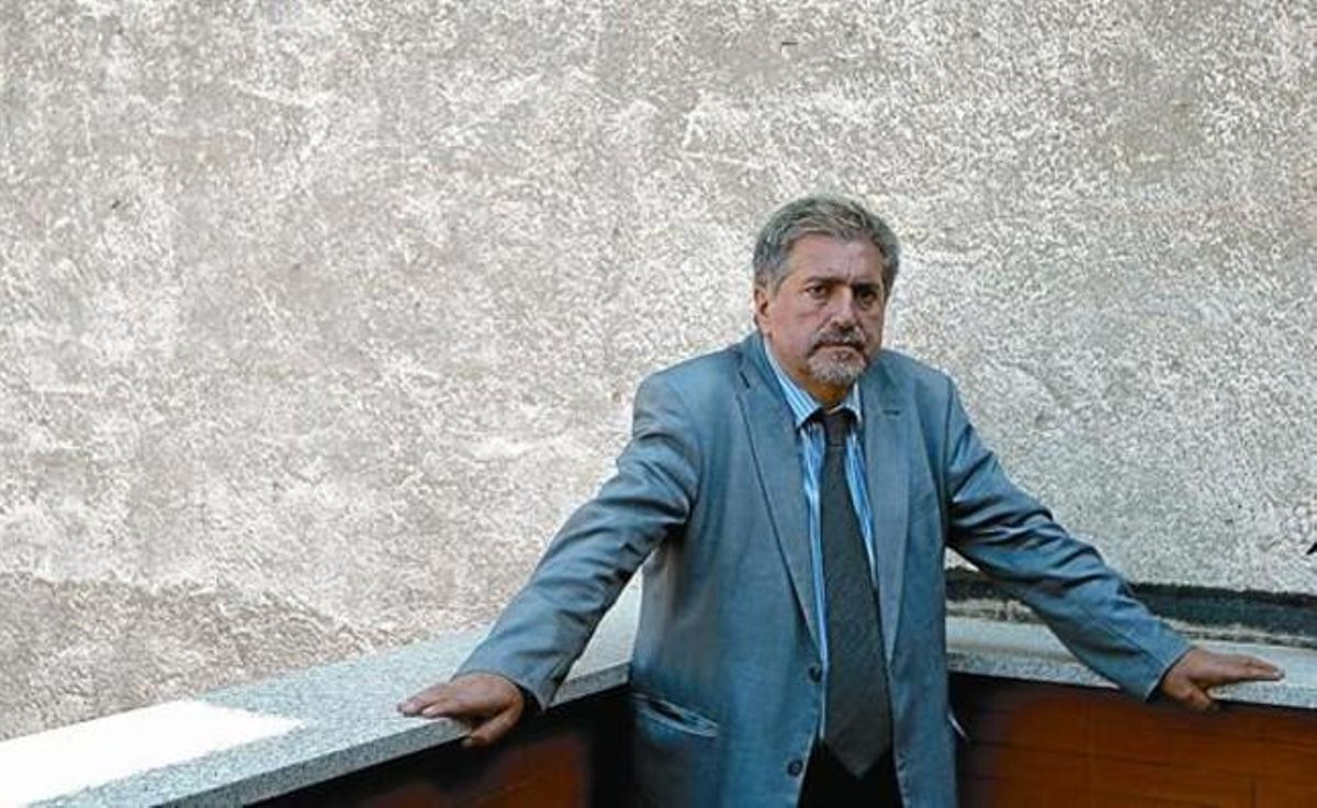 Polivalente 8 Jesús Eguiguren, en Madrid, donde ayer entregó una novela de amor inspirada en el poeta vasco Guillermo Indalecio Bizcarrondo. Polivalente 8 Jesús Eguiguren, en Madrid, donde ayer entregó una novela de amor inspirada en el poeta vasco Guillermo Indalecio Bizcarrondo.