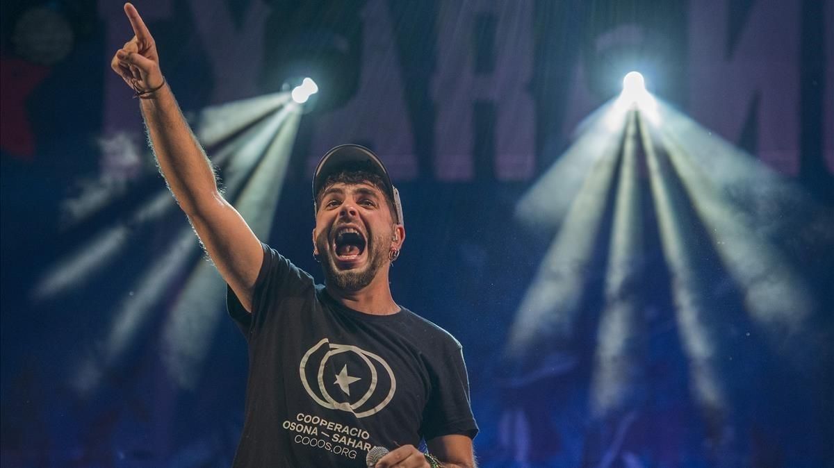 Alguer Miquel, de Txarango, durante una actuación Alguer Miquel, de Txarango, durante una actuación