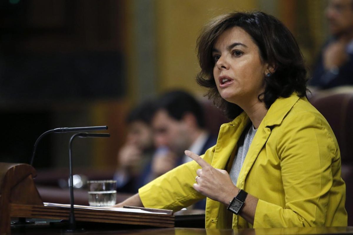 La vicepresidenta del Gobierno, Soraya Sáenz de Santamaría, durante su intervención en el pleno del Congreso de los Diputados sobre el CETA. La vicepresidenta del Gobierno, Soraya Sáenz de Santamaría, durante su intervención en el pleno del Congreso de los Diputados sobre el CETA.