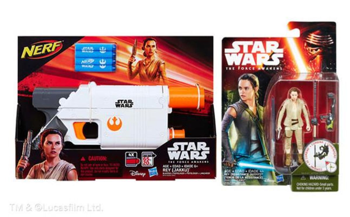 Dos de los nuevos juguetes de la línea de ’Star Wars’ dedicados a Rey: una pistola Nerf y una figura. Dos de los nuevos juguetes de la línea de ’Star Wars’ dedicados a Rey: una pistola Nerf y una figura.