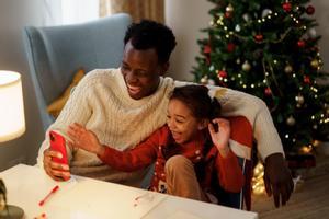 5 preguntas que debes hacerte antes de regalar un móvil a tu hijo estas navidades