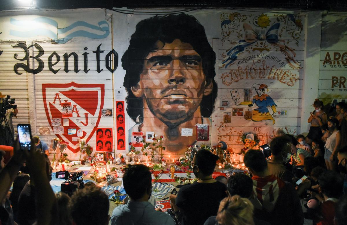 Maradona: de la mitificació popular a l’embolic judicial sobre la seva mort, abusos i herència
