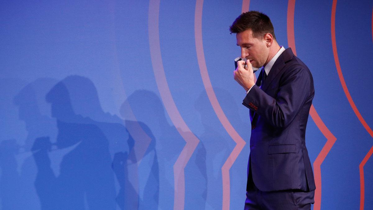 Messi empieza llorando su rueda de prensa de despedida del Barça.