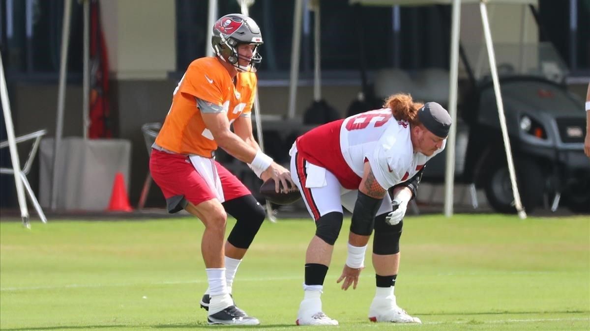 Tom Brady, en un entrenamiento con los Tampa Bay, su nuevo equipo. Tom Brady, en un entrenamiento con los Tampa Bay, su nuevo equipo.