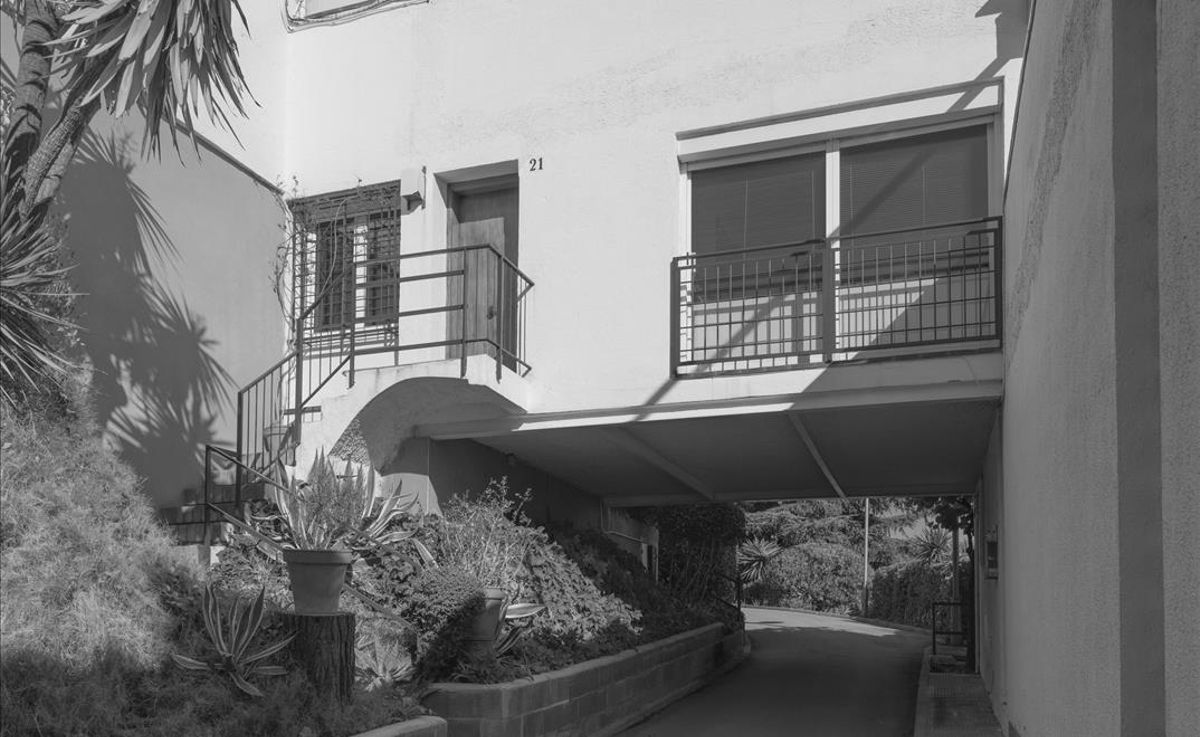 Uno de los rincones de las ’Cases blanques’ de Montbau, construidas en la tercera y última fase del polígono. Uno de los rincones de las ’Cases blanques’ de Montbau, construidas en la tercera y última fase del polígono.