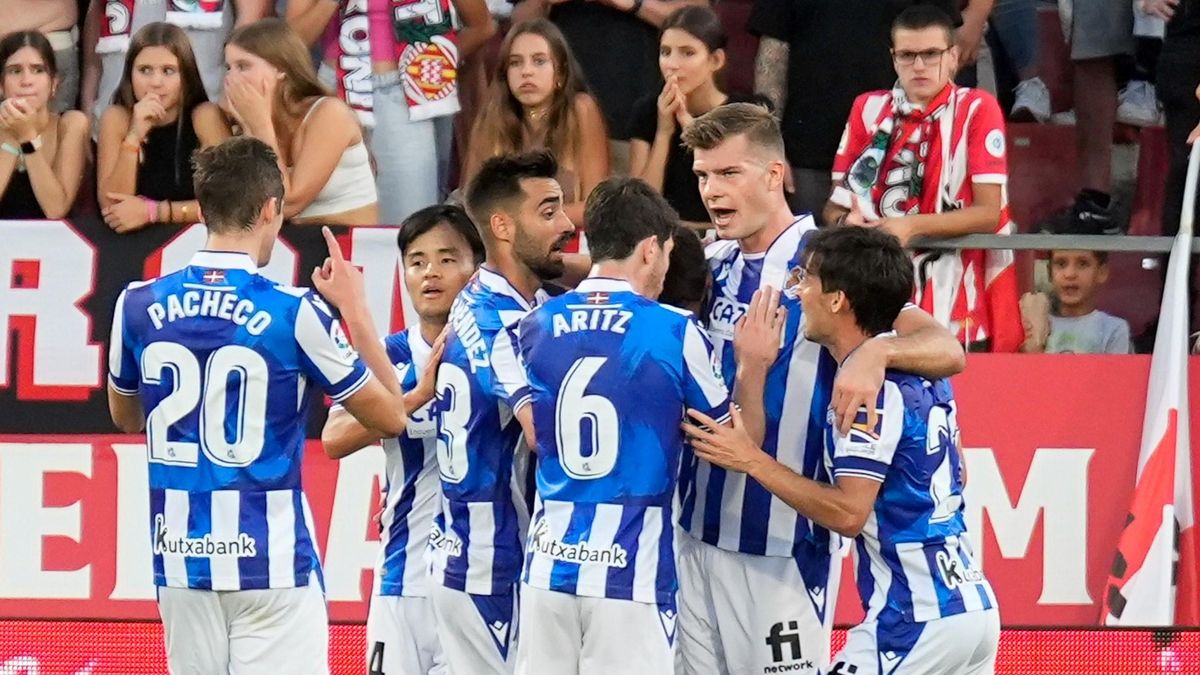 Los jugadores de la Real celebran uno de sus goles. Los jugadores de la Real celebran uno de sus goles.
