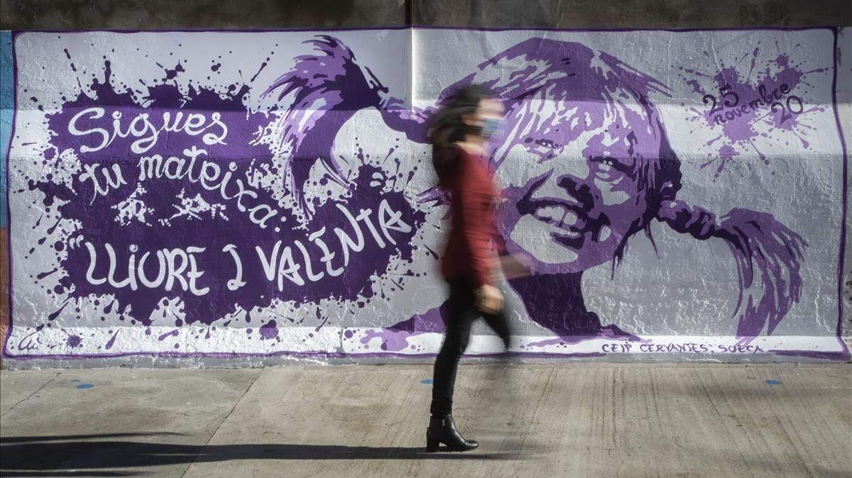 Mural sobre Pipi Calzaslargas y la lucha feminista en el colegio Cervantes de Sueca FOTO GERMAN CABALLERO Mural sobre Pipi Calzaslargas y la lucha feminista en el colegio Cervantes de Sueca FOTO GERMAN CABALLERO