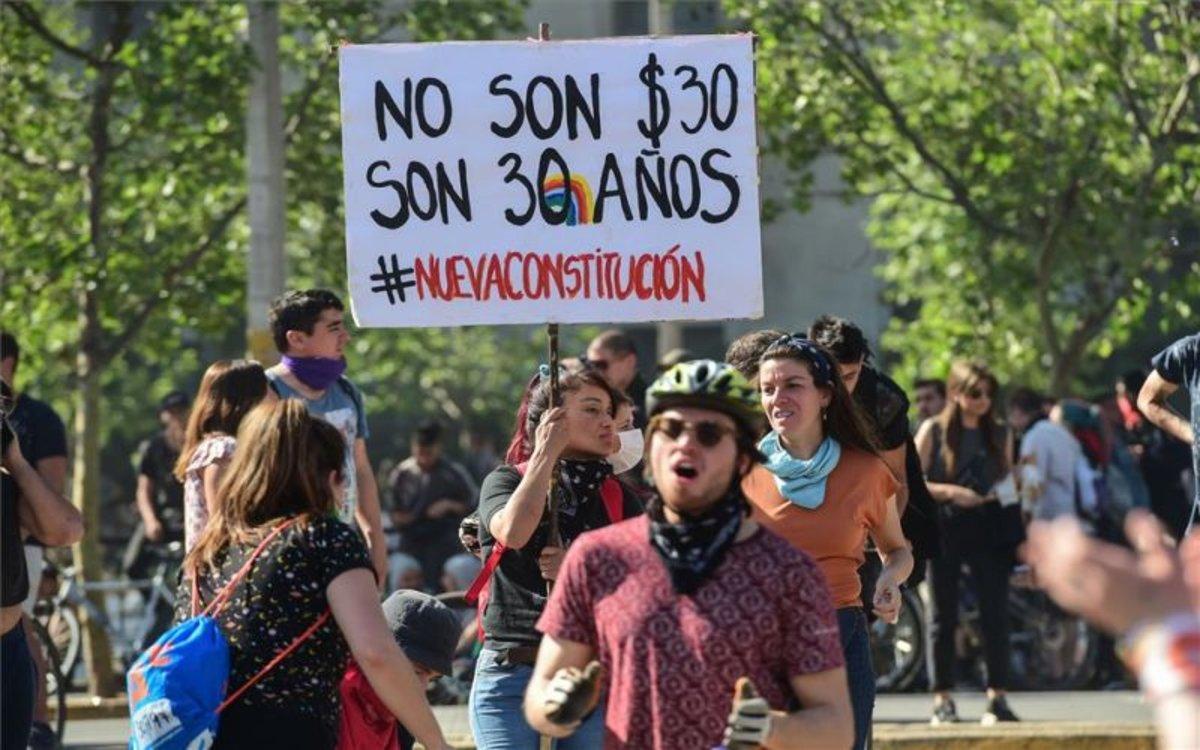 Protestas en Chile por el aumento a la tarifa del Metro en Santiago.
