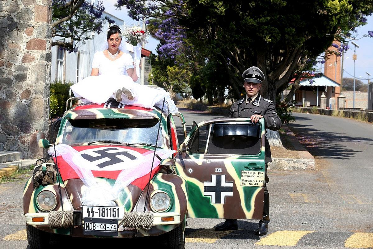 La delirante boda nazi de una pareja en México