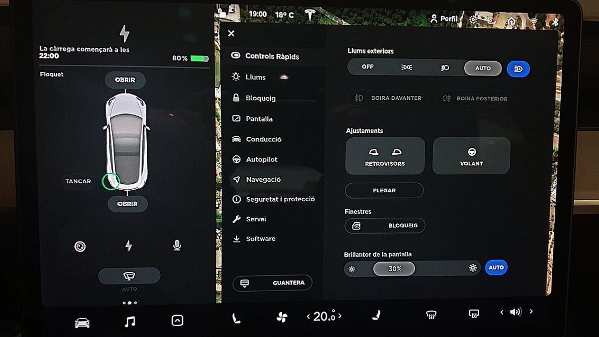 Tesla introduce el catalán como idioma en su última actualización de software. Tesla introduce el catalán como idioma en su última actualización de software.