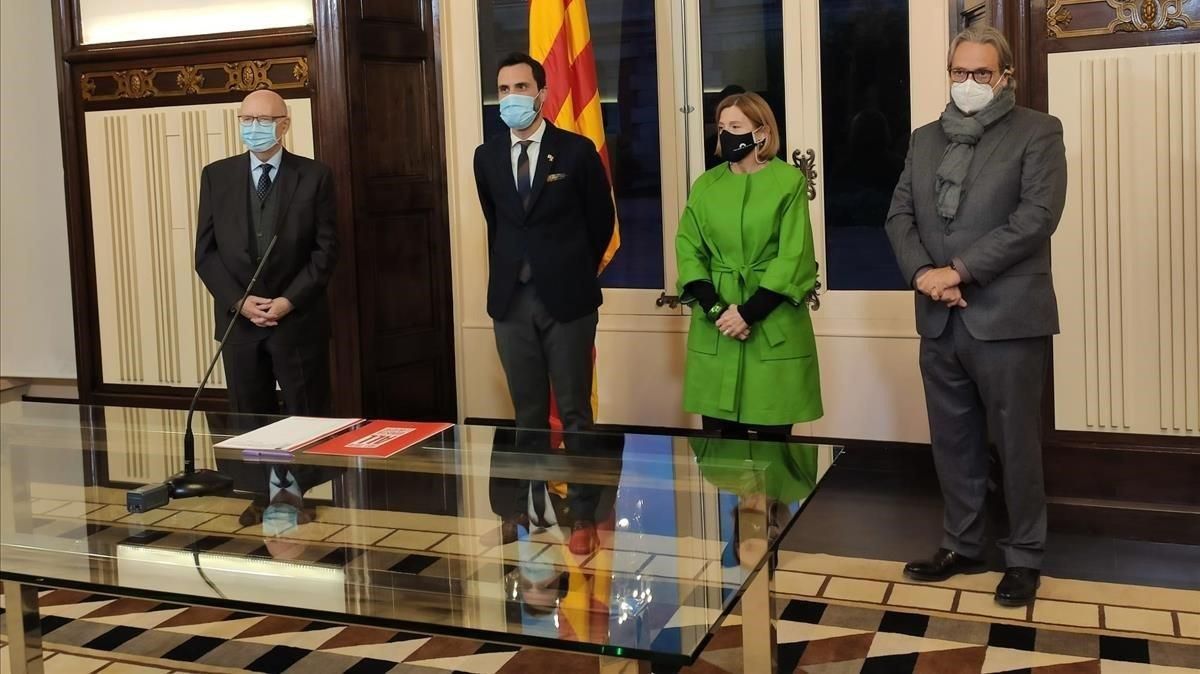 Torrent i els expresidents del Parlament demanen una llei d'amnistia per als presos de l'1-O Torrent i els expresidents del Parlament demanen una llei d'amnistia per als presos de l'1-O