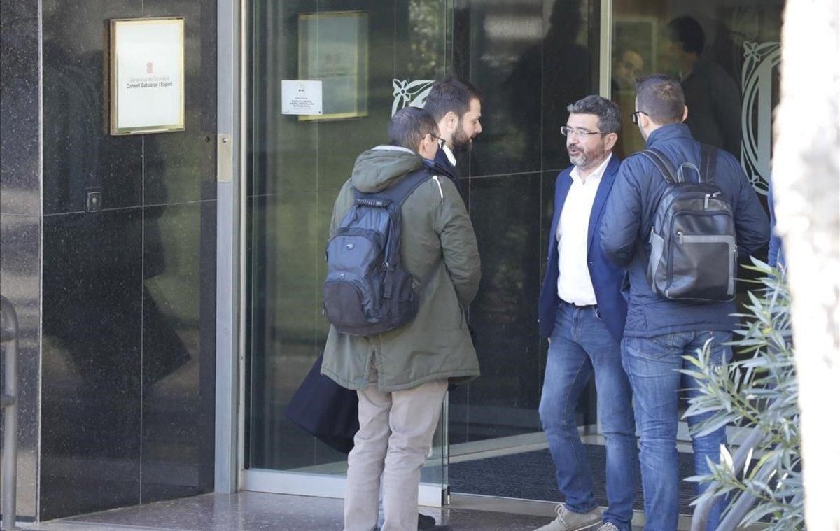 La Guàrdia Civil registra una empresa de la Generalitat per desviament de fons en l'esport La Guàrdia Civil registra una empresa de la Generalitat per desviament de fons en l'esport