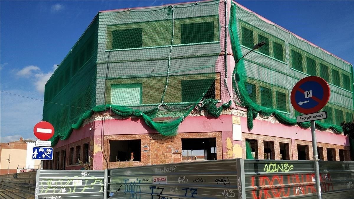 Antigua escuela de música en el barrio de Gràcia de Sabadell. Antigua escuela de música en el barrio de Gràcia de Sabadell.