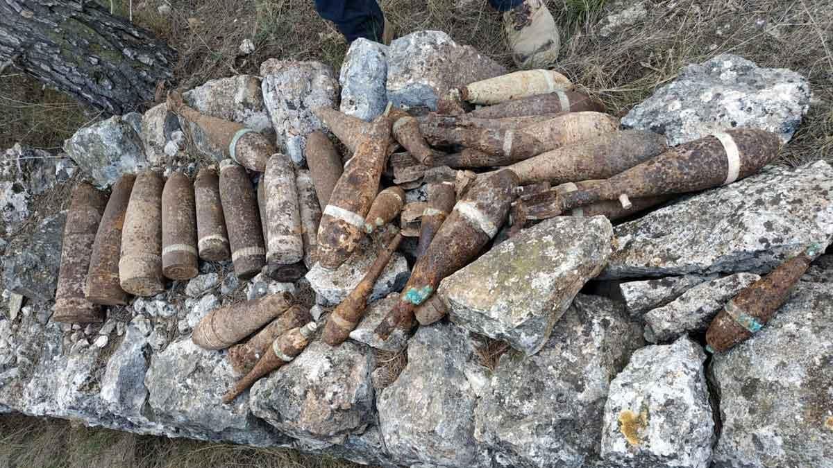 Halladas 38 bombas de la Guerra Civil en un camino rural de Xerta Halladas 38 bombas de la Guerra Civil en un camino rural de Xerta