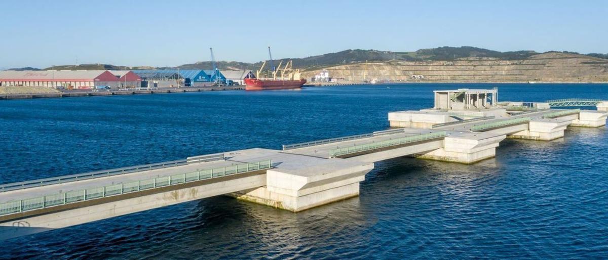El Tribunal de Cuentas investigará la cesión sin coste a Repsol de roca extraída en el puerto de A Coruña