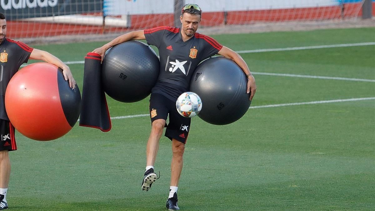 Luis Enrique, en un entrenamiento de la selección española en Las Rozas. Luis Enrique, en un entrenamiento de la selección española en Las Rozas.