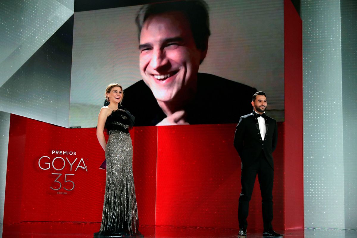 Alberto San Juan, recibiendo el premio Goya al mejor actor secundario por vía telemática. Alberto San Juan, recibiendo el premio Goya al mejor actor secundario por vía telemática.