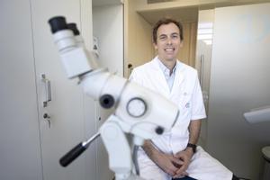 El doctor Dexeus: «Un sol test del papil·loma humà redueix el risc de càncer uterí»