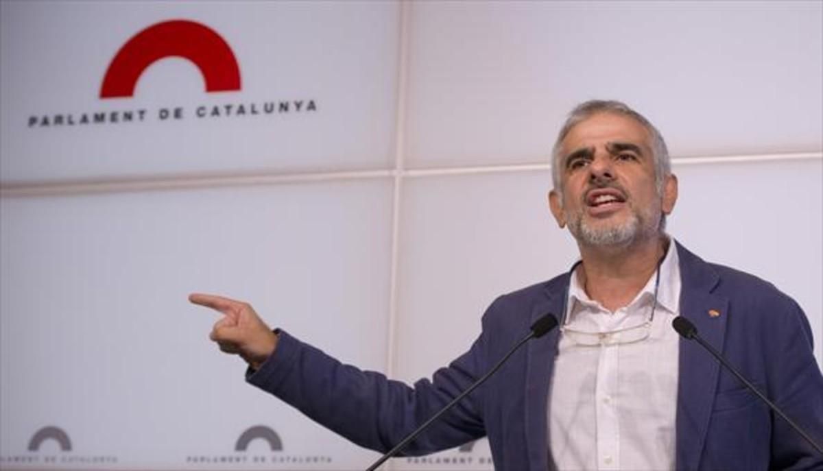 Carlos Carrizosa, portavoz de Ciutadans, durante una reciente rueda de prensa en el Parlament. Carlos Carrizosa, portavoz de Ciutadans, durante una reciente rueda de prensa en el Parlament.