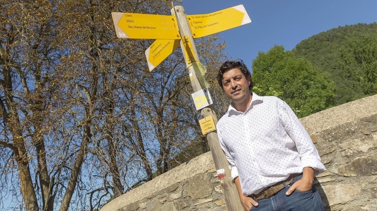 Antonio Aguilera, embajador de la propuesta de crear la figura del Defensor de las generaciones futuras, en Vallfogona de Ripollès. Antonio Aguilera, embajador de la propuesta de crear la figura del Defensor de las generaciones futuras, en Vallfogona de Ripollès.